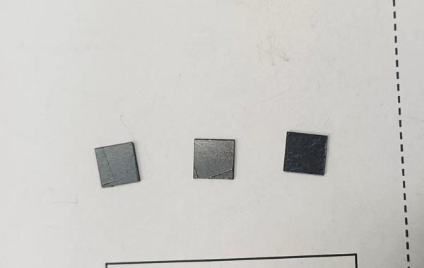 石墨片用什么切割呢？精密激光切割機！(圖1)